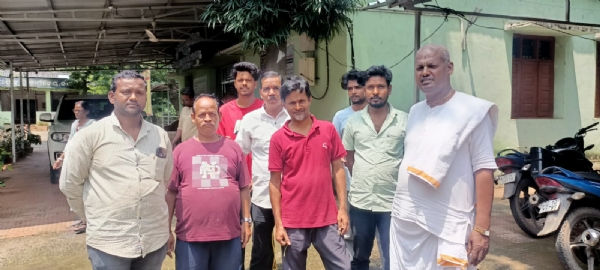 ନିର୍ମାଣ ଅଧାପନ୍ତରିଆ, ସମସ୍ୟା ଘେରରେ ବ୍ୟବସାୟୀ  ଜଳବନ୍ଦୀ, ବିଦ୍ୟୁତ୍ ସମସ୍ୟା ଓ ମନ୍ଥର କାମ ନେଇ ଉପଜିଲ୍ଲାପାଳଙ୍କୁ ଫେରାଦ