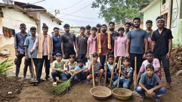 ଭୂଷଲାଡ ଯୁବା ମଞ୍ଚ ତରଫରୁ ଗାଁରେ ସଫେଇ କାର୍ଯ୍ୟକ୍ର