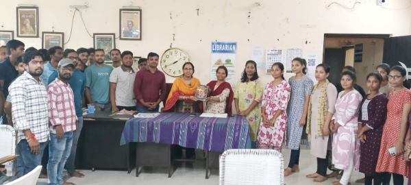 ଅନୁଭୂତିରେ ଶ୍ରୀ ଗୋପାଳଜୀ” ପୁସ୍ତକ ଜିଲ୍ଲା ଗ୍ରନ୍ଥାଗାରକୁ ପ୍ରଦାନ