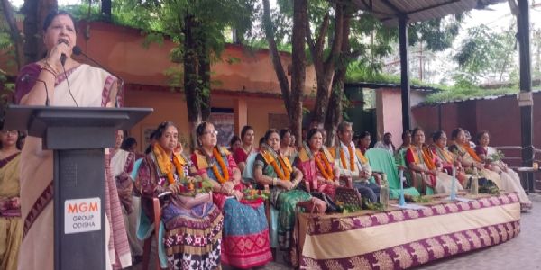 ପିଏମ୍ ଶ୍ରୀ ସରକାରୀ ବାଳିକା ଉଚ୍ଚ ବିଦ୍ୟାଳୟରେ ଗୁରୁଦିବସ ପାଳିତ ୮ ଜଣ ଅବସରପ୍ରାପ୍ତ ଶିକ୍ଷକଙ୍କୁ ସମ୍ବର୍ଦ୍ଧନା