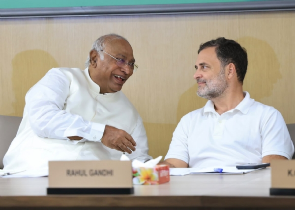 ମଣିପୁରର ସଙ୍ଗୀତଜ୍ଞ ଚୋଙ୍ଗଥାମ ବିକ୍ରମ ସିଂହଙ୍କ ମୃତ୍ୟୁକୁ ନେଇ ରାହୁଲ, ଖର୍ଗେଙ୍କ ଦୁଃଖ ପ୍ରକାଶ; ଦୋଷୀଙ୍କ ବିରୋଧରେ କାର୍ଯ୍ୟାନୁଷ୍ଠାନ ଦାବି