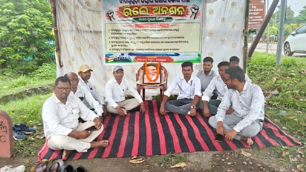 ୪ ଦଫା ଦାବିରେ ଛାତ୍ର ସାମ୍ମୁଖ୍ୟର ରିଲେ ଅନଶନ