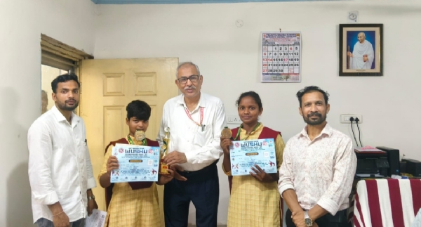ଉଷୁ ରେ ପଦକ ବିଜେତା ଙ୍କୁ ବଲାଙ୍ଗିର ମହିଳା କଲେଜ ତରଫରୁ ସମ୍ବର୍ଦ୍ଧନା